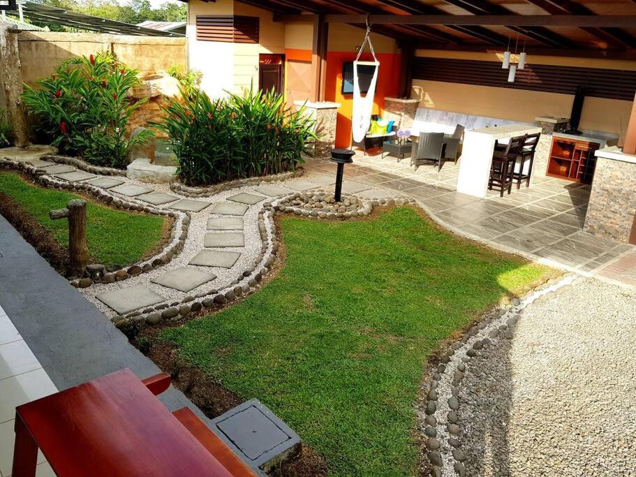 Elegant Villa In La Fortuna With Spacious Backyard Plus Very Private Pool & Parking Exteriör bild