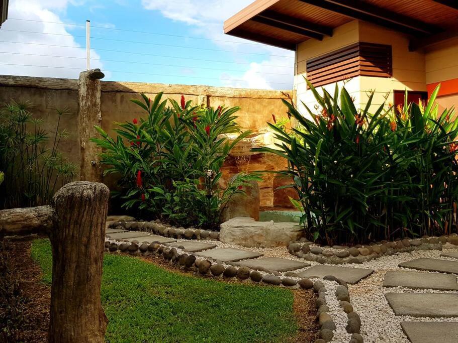 Elegant Villa In La Fortuna With Spacious Backyard Plus Very Private Pool & Parking Exteriör bild
