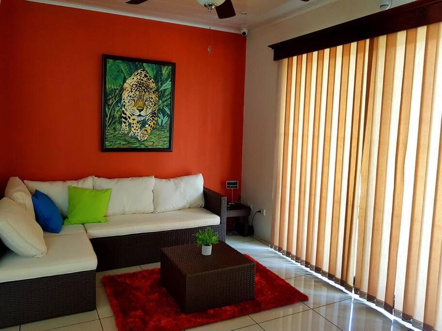 Elegant Villa In La Fortuna With Spacious Backyard Plus Very Private Pool & Parking Exteriör bild