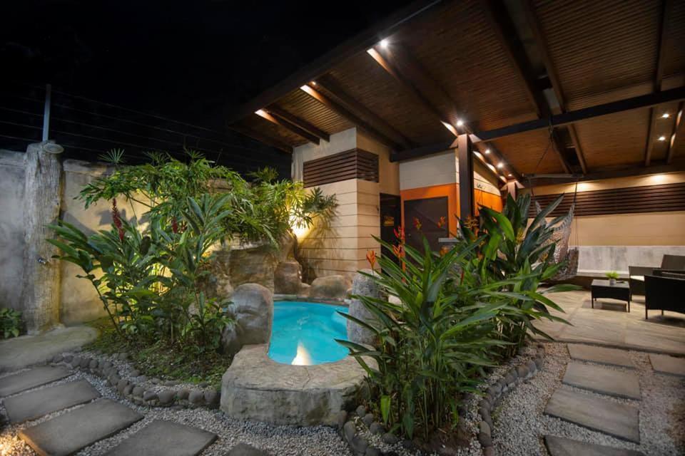 Elegant Villa In La Fortuna With Spacious Backyard Plus Very Private Pool & Parking Exteriör bild